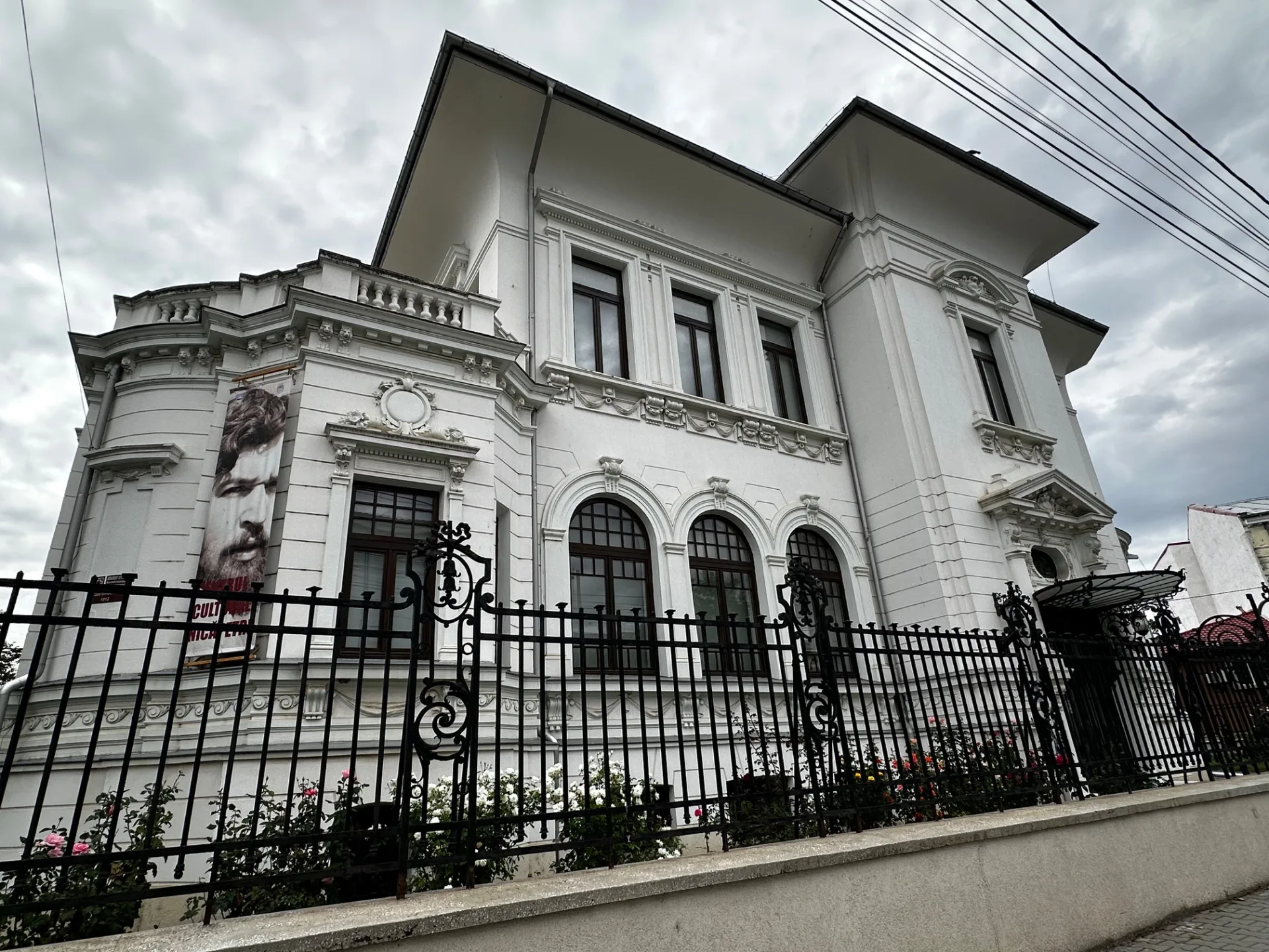 Vezi locația Centrul Cultural Nicăpetre